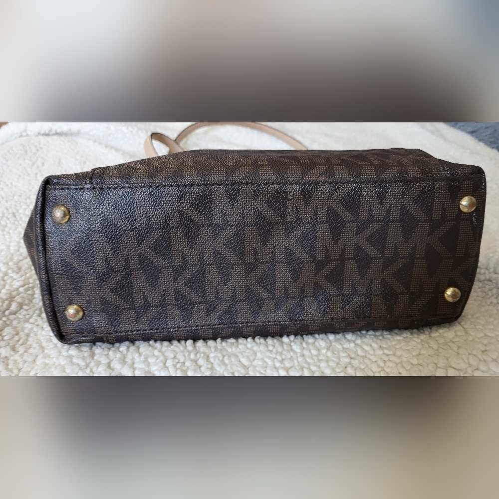 Michael Kors Tan and Brown Signature East West Tote with Monogram Design*used* - Picture 5 of 9